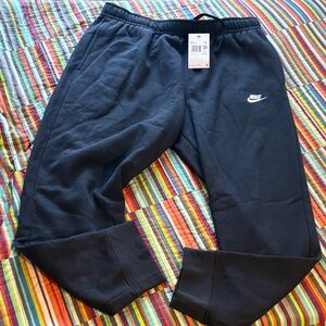 Nike men’s size 2XL standard fit tapered leg  new with tags embroidered